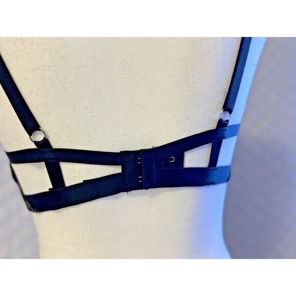 Victoria's Secret Black Gold Metallic Lace Underwire Push Up Bra 36 C, pre-loved - Picture 6 of 11